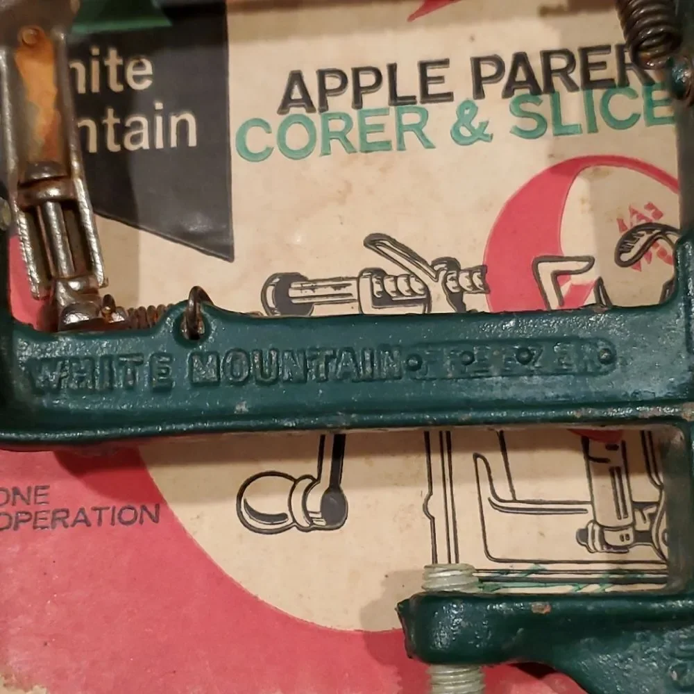 Vtg. WhitE Mountain Apple Parker Corer Slicer